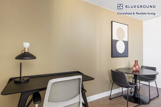 2625 N Clark St in Chicago, IL - Foto de edificio - Building Photo