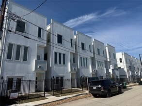 6350 Culberson St in Houston, TX - Building Photo - Building Photo