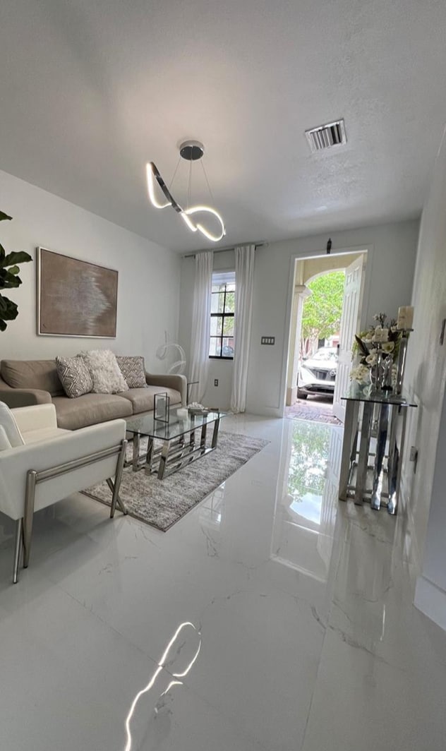 9336 W 34th Ct in Hialeah, FL - Building Photo - Building Photo