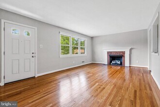 301 Moncure Dr in Alexandria, VA - Building Photo - Building Photo
