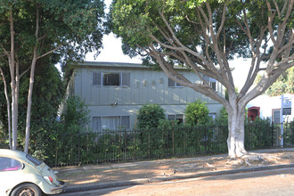 1868 10th St in Santa Monica, CA - Building Photo - Building Photo