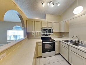 8311 Golden Chickasaw Cir in Orlando, FL - Building Photo - Building Photo