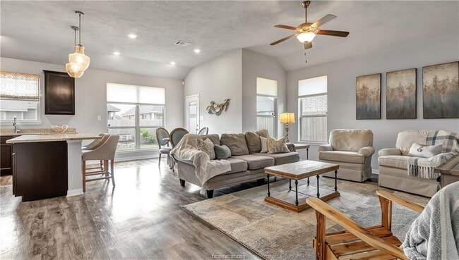 3863 Still Creek Loop in College Station, TX - Building Photo - Building Photo