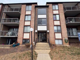 9718 Kingsbridge Dr in Fairfax, VA - Building Photo