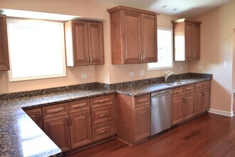 900 Ashford Ln in Westmont, IL - Building Photo - Building Photo