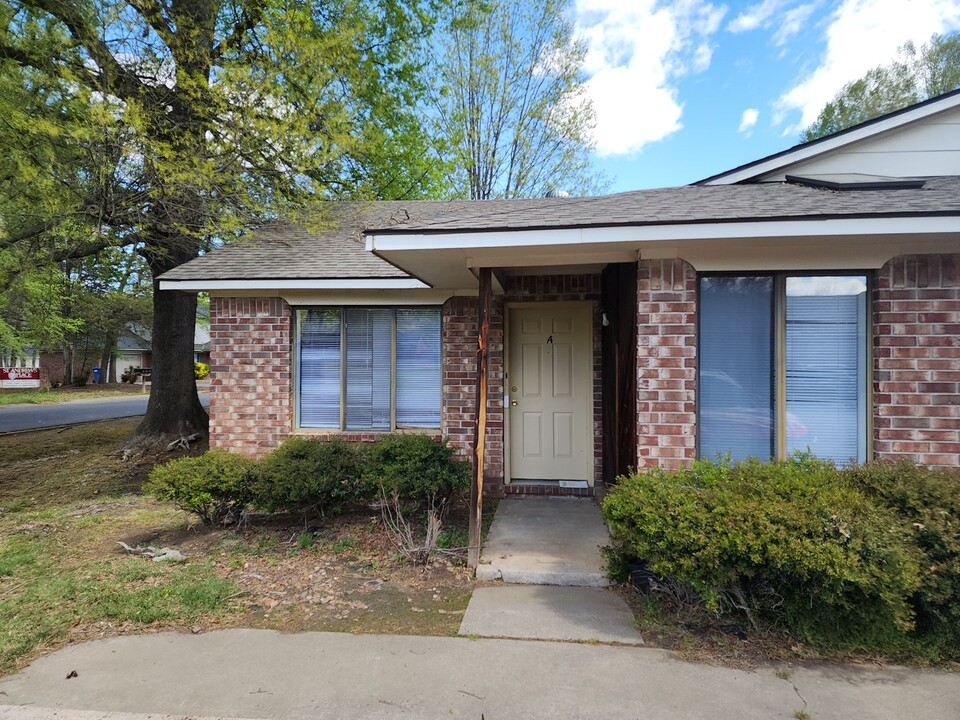 406 Hunter Ridge Ln in Russellville, AR - Building Photo