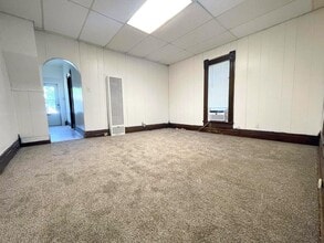 121 W 7th Ave in Hutchinson, KS - Building Photo - Building Photo