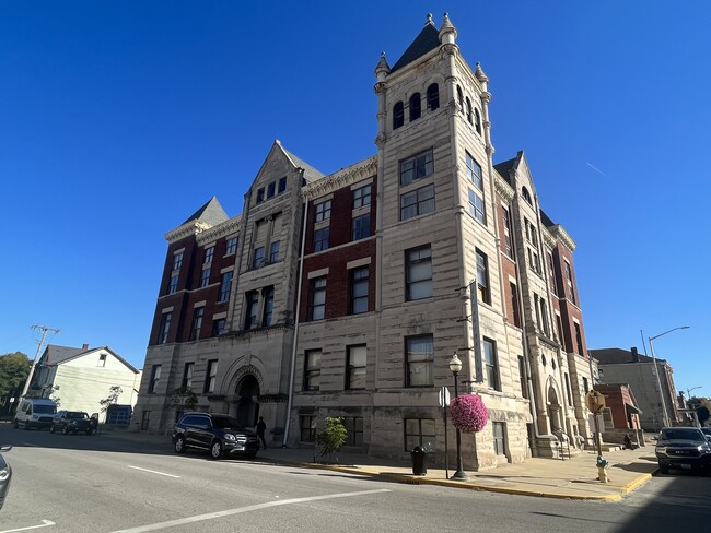 Corner North Apartments