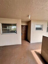 1920 Sabal Palm Dr in Davie, FL - Foto de edificio - Building Photo