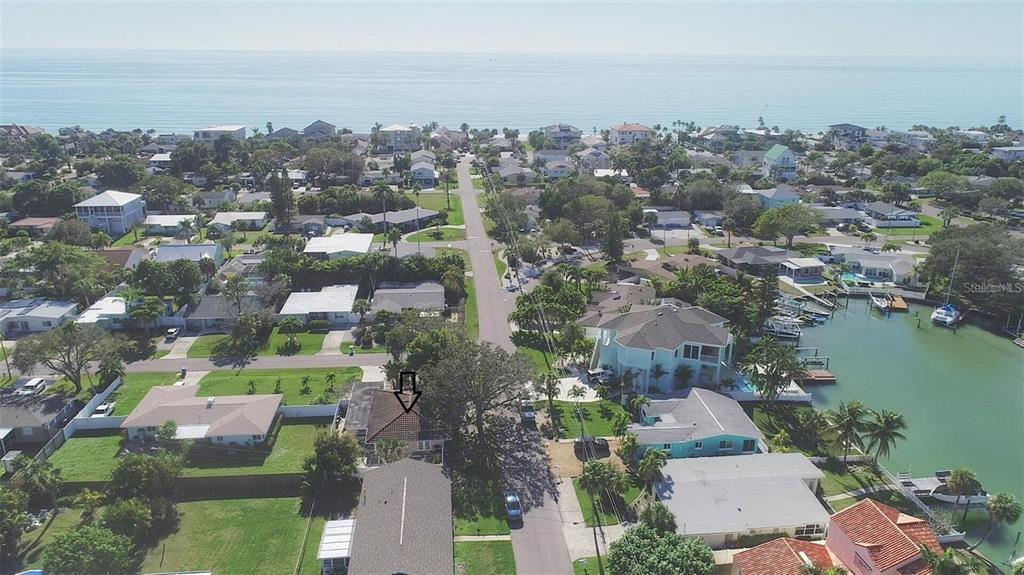 15865 Redington Dr in Redington Beach, FL - Foto de edificio