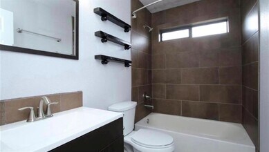 995 Junell St in Houston, TX - Building Photo - Building Photo