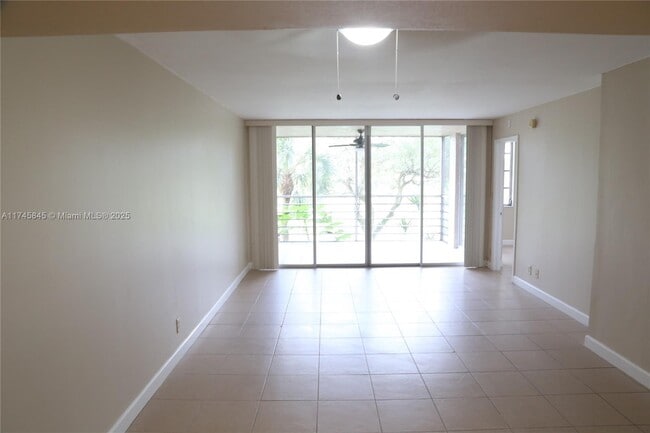 1811 Sabal Palm Dr in Davie, FL - Building Photo - Building Photo