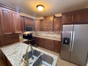 513 S Hawthorne Rd in Winston-Salem, NC - Foto de edificio - Building Photo