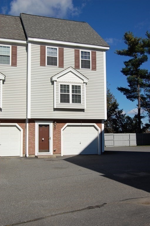 1005 Middlesex St in Lowell, MA - Building Photo - Building Photo