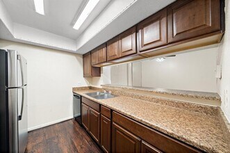 2818 S Bartell Dr in Houston, TX - Building Photo - Building Photo
