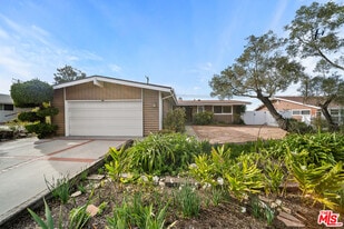 27041 Whitestone Rd in Rancho Palos Verdes, CA - Building Photo