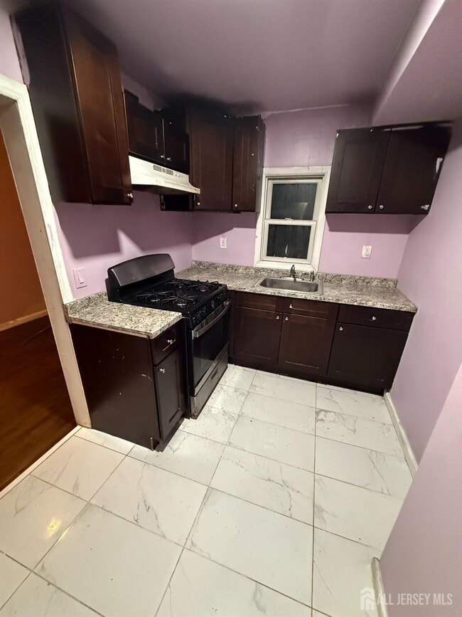 43 Crampton Ave in Woodbridge Township, NJ - Building Photo - Building Photo