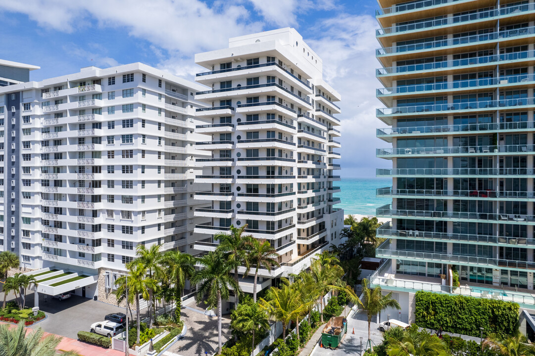 Villa di Mare in Miami Beach, FL - Building Photo