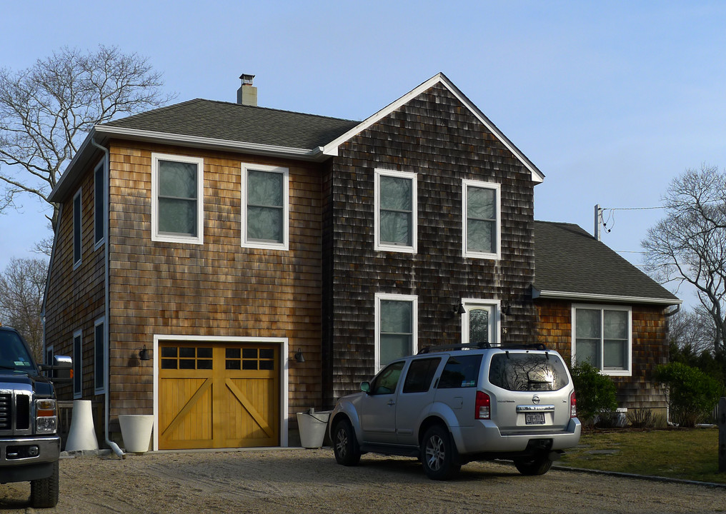 16 Ocean Ave in Hampton Bays, NY - Building Photo