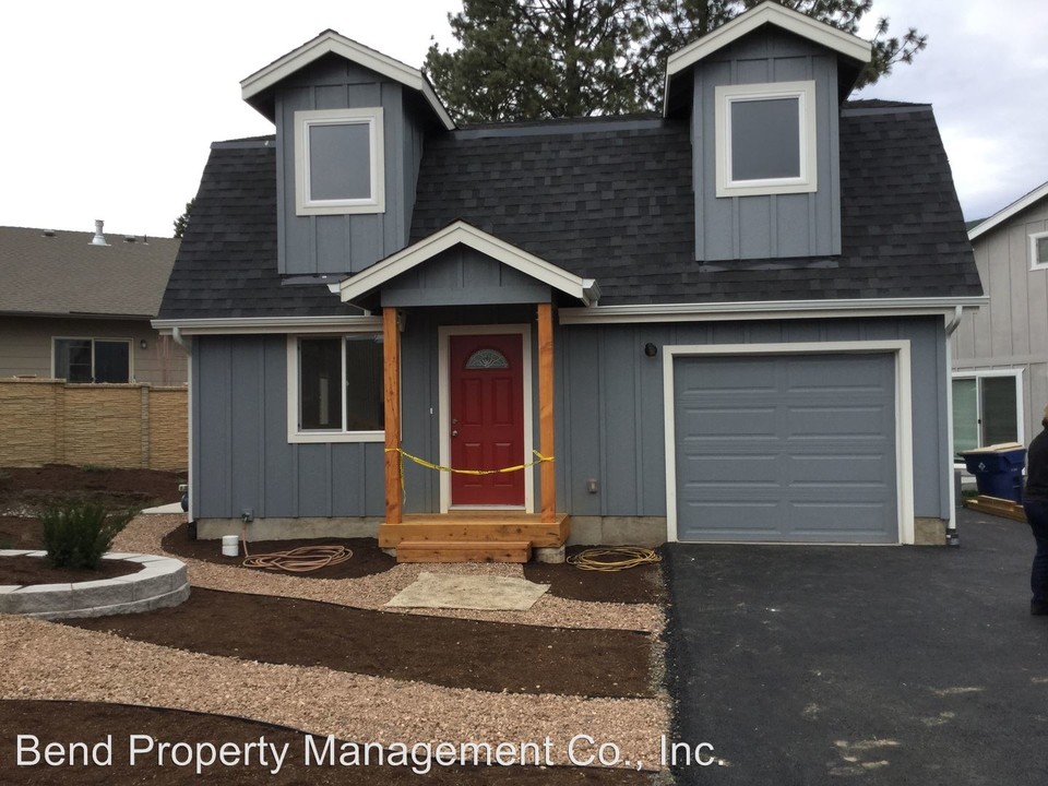7 SE Cleveland Ave in Bend, OR - Building Photo