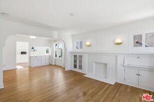 6743 Arlington Ave in Los Angeles, CA - Building Photo