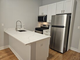1415 W Erie St, Unit 1R in Chicago, IL - Building Photo