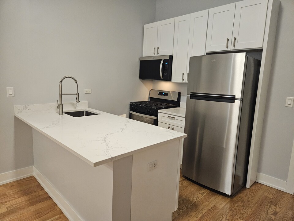 1415 W Erie St, Unit 1R in Chicago, IL - Foto de edificio