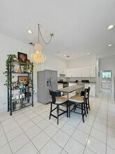 2035 W Belle Plaine Ave in Chicago, IL - Building Photo - Building Photo