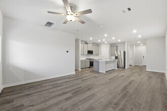 4011 Ancient Honor Dr in Brookshire, TX - Building Photo - Building Photo