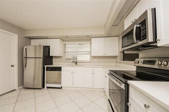 4454 Sandhurst Dr in Orlando, FL - Foto de edificio - Building Photo