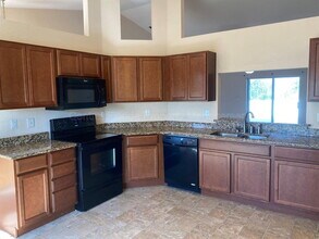 250 Highland Meadows Ct in Davenport, FL - Building Photo - Building Photo