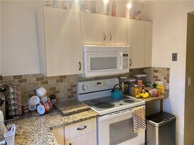5033 SW 121st Terrace, Unit TOWNHOUSE in Cooper City, FL - Building Photo