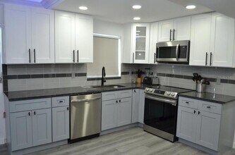 3675 Gulf Blvd, Unit 4 in St Pete Beach, FL - Building Photo - Building Photo