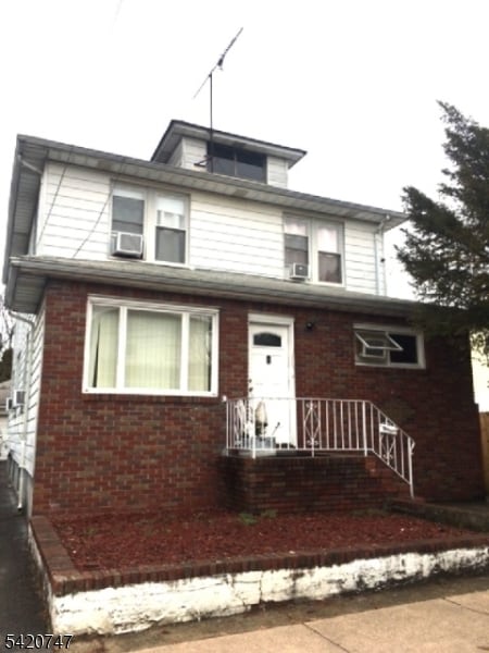 property at 54 Jefferson Pl