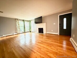 355 Lounsbury St in Waterbury, CT - Building Photo - Building Photo