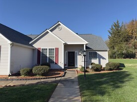 1806 Hanford Hills Rd in Graham, NC - Foto de edificio - Building Photo