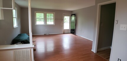 7871 W River Rd in Scottsville, VA - Building Photo - Building Photo