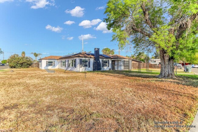 1900 Easy St in Hanford, CA - Building Photo - Building Photo