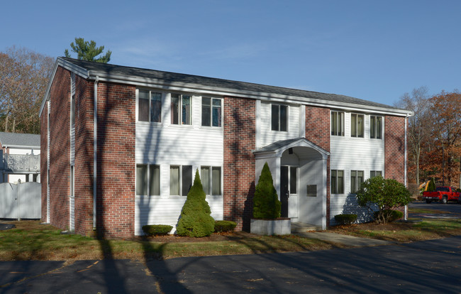 Cedarwood Village Apartments in Abington, MA - Building Photo - Building Photo