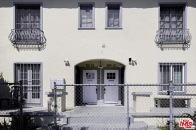 property at 1559 1/2 S Harvard Blvd