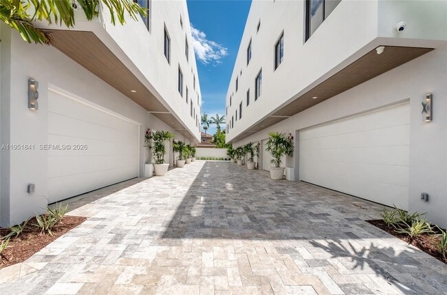 3264 Bird Ave in Miami, FL - Building Photo - Building Photo