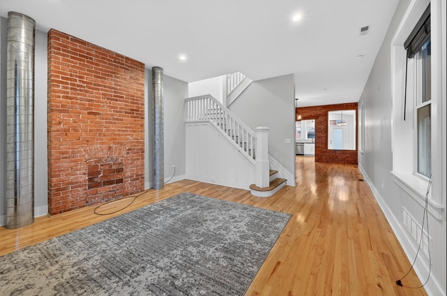 5549 Columbo St in Pittsburgh, PA - Foto de edificio - Building Photo