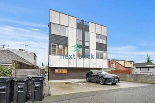 8353 18th Ave NW in Seattle, WA - Building Photo