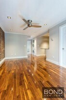 350 W 21st St in New York, NY - Building Photo