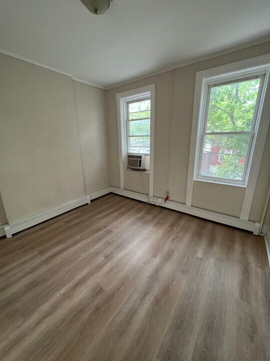 76 Hague St, Unit 2R in Jersey City, NJ - Building Photo