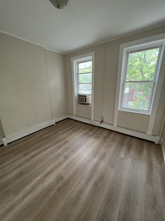 76 Hague St, Unit 2R