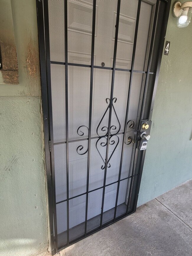 3900 43rd Ave-Unit -Unit 4 in Sacramento, CA - Building Photo - Building Photo