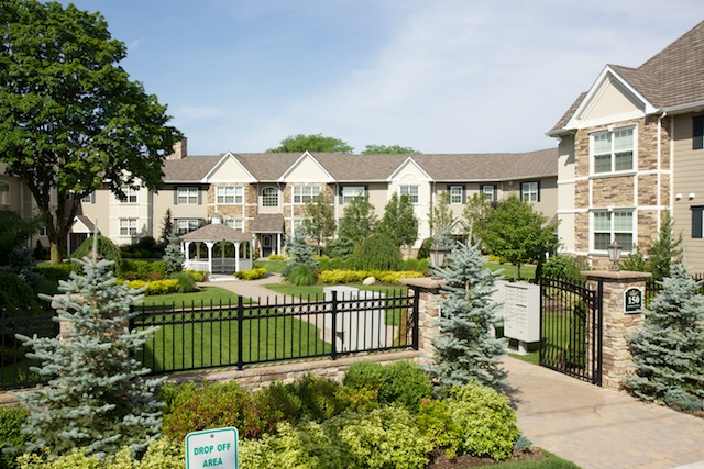 Fairfield Courtyard At Farmingdale in Farmingdale, NY - Foto de edificio