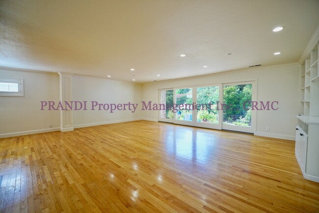 85 Fairway Dr in Novato, CA - Building Photo - Building Photo
