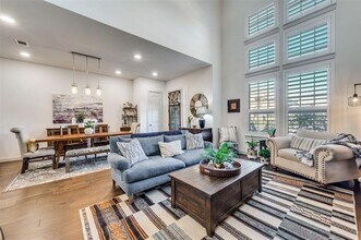 4809 Paddock Trl in Carrollton, TX - Foto de edificio - Building Photo